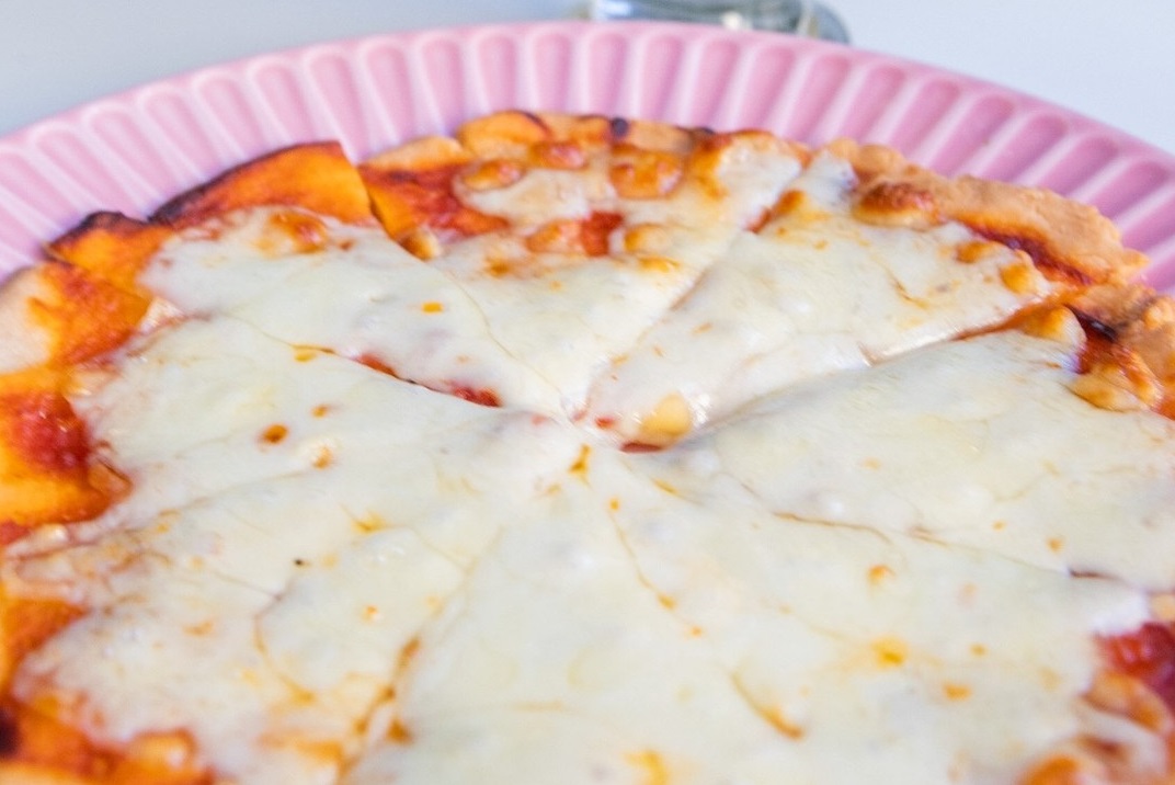 Pizza con Muzzarella sin gluten, pizza sin tacc uruguay, pizza sin harina de trigo uruguay, pizza solymar,sin gluten ciudad de la costa